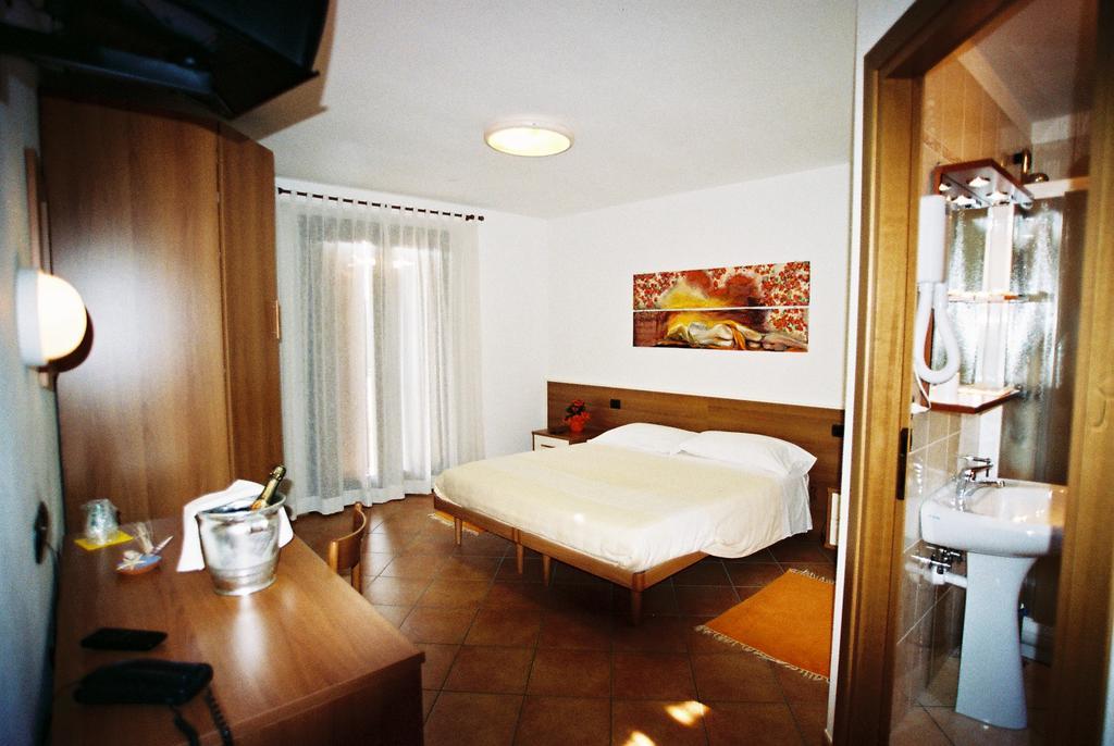 Hotel Il Grappolo D' Oro Arba Exterior foto